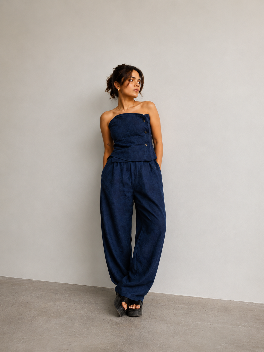 Amazing Indigo Form Set worn by a model. Buy the best clothes from Thirtieth .in